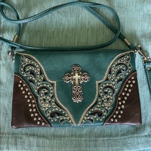 Crossbody clutch